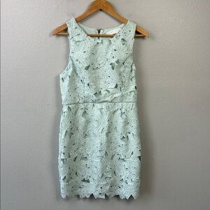 ASTR Sleeveless Lace Dress Sheath Round Neck Pastel Green L
